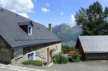 Gîte pour 3 personnes, avec jardin ainsi que terrasse et vue à Grust