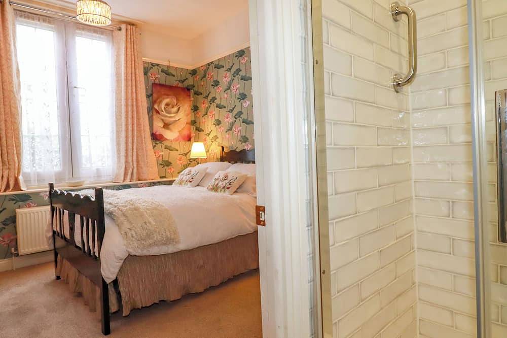 Cathedral View Cottage, character holiday cottage in Truro in Truro, Cornwall
