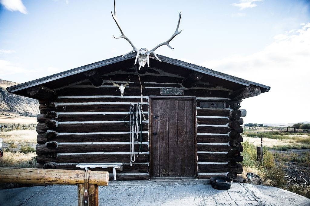 Hemingways gemütliche rustikale Hütte 5 min. von Cody in Cody (WY), Absaroka Range