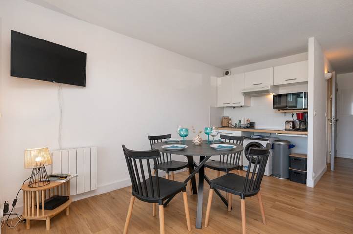 Apartamento entero, Apartamento 'Le Nid De Keragan' con vistas al mar, terraza privada y Wi-Fi in Le Fort-Bloqué, Ploemeur
