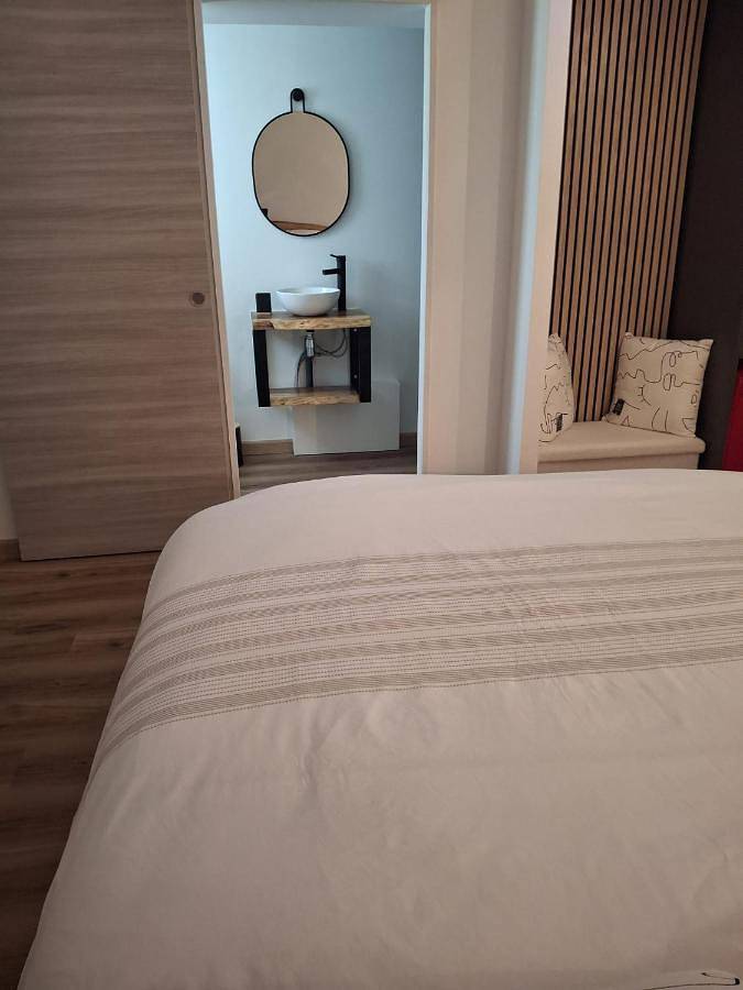 Gîte pour 2 personnes, avec jardin et piscine ainsi que terrasse et vue à Bras-Panon - 4