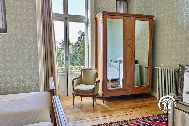 Gîte pour 12 personnes, avec jardin à Ahuillé - 4