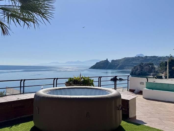 Ferienhaus für 10 Personen, mit Whirlpool und Garten sowie Pool