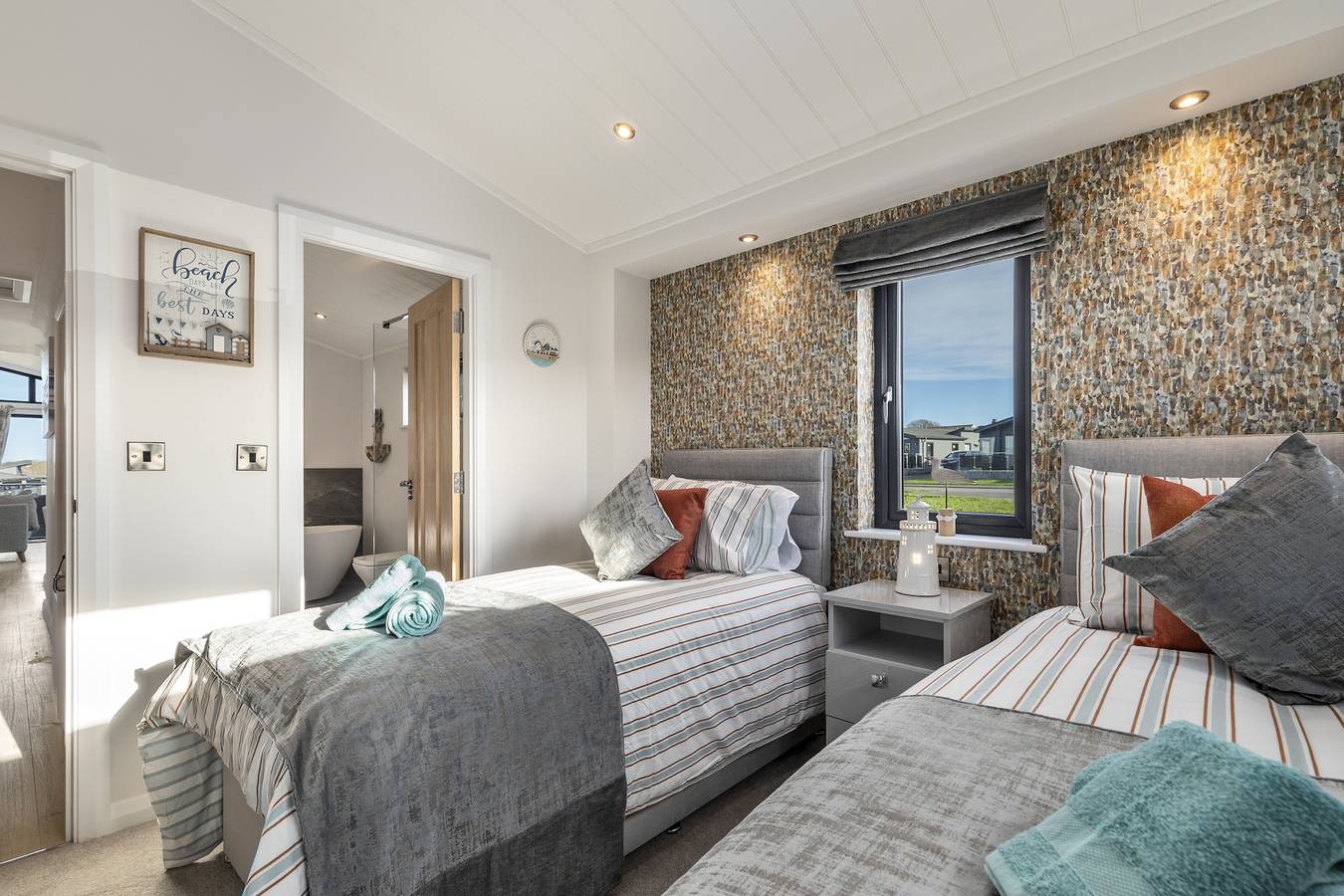 Bryn Hafod - Luxury Lodge, Hot Tub, Walk to Beach in Penally, Pembrokeshire