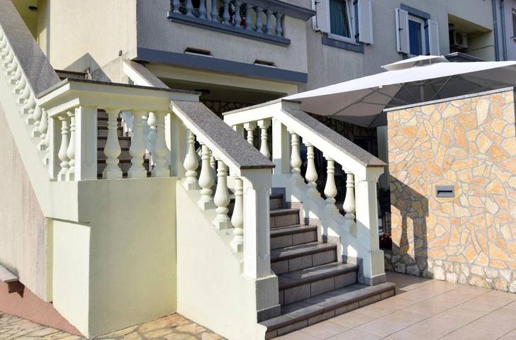 Maison d’hôte pour 3 personnes, avec Balcon et Terrasse ainsi que Jardin et Vue