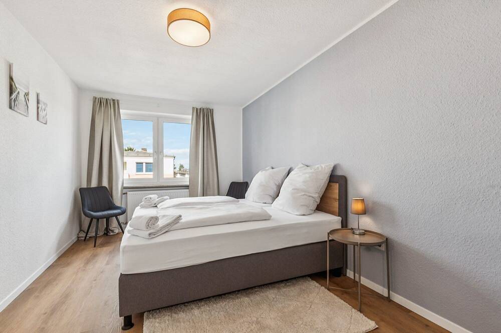 Ganze Wohnung, Modernes Apartment 90qm | 3 Schlafzimmer | Balkon | In Nähe des Phantasialands in Wesseling, Rhein-Erft-Kreis