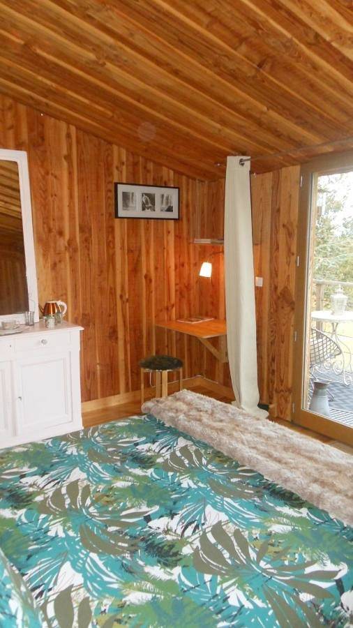 Chambre d’hôte pour 2 personnes, avec Terrasse et Jardin ainsi que Piscine et Sauna