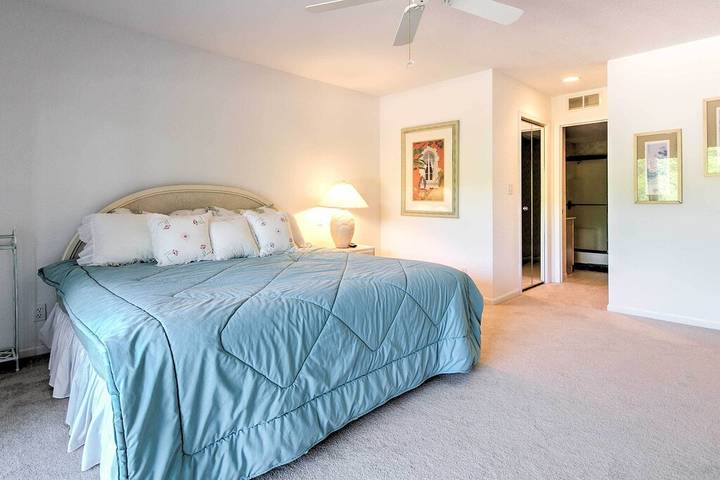 Vacation rental for 10 people, with balcony and pool as well as yard in Osage Beach