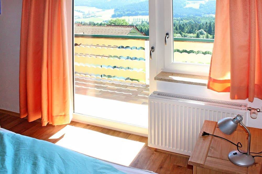Schönes alleinstehendes Ferienhaus mit  W-Lan, Pool, Tv, Terrasse, Panoramablick, Parkplatz in Kollnburg, Ostbayern