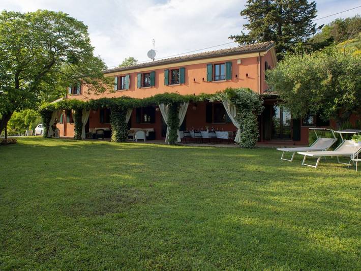 Casa vacanza per 8 persone, con Balcone e Terrazza nonché Giardino e Piscina a Pesaro