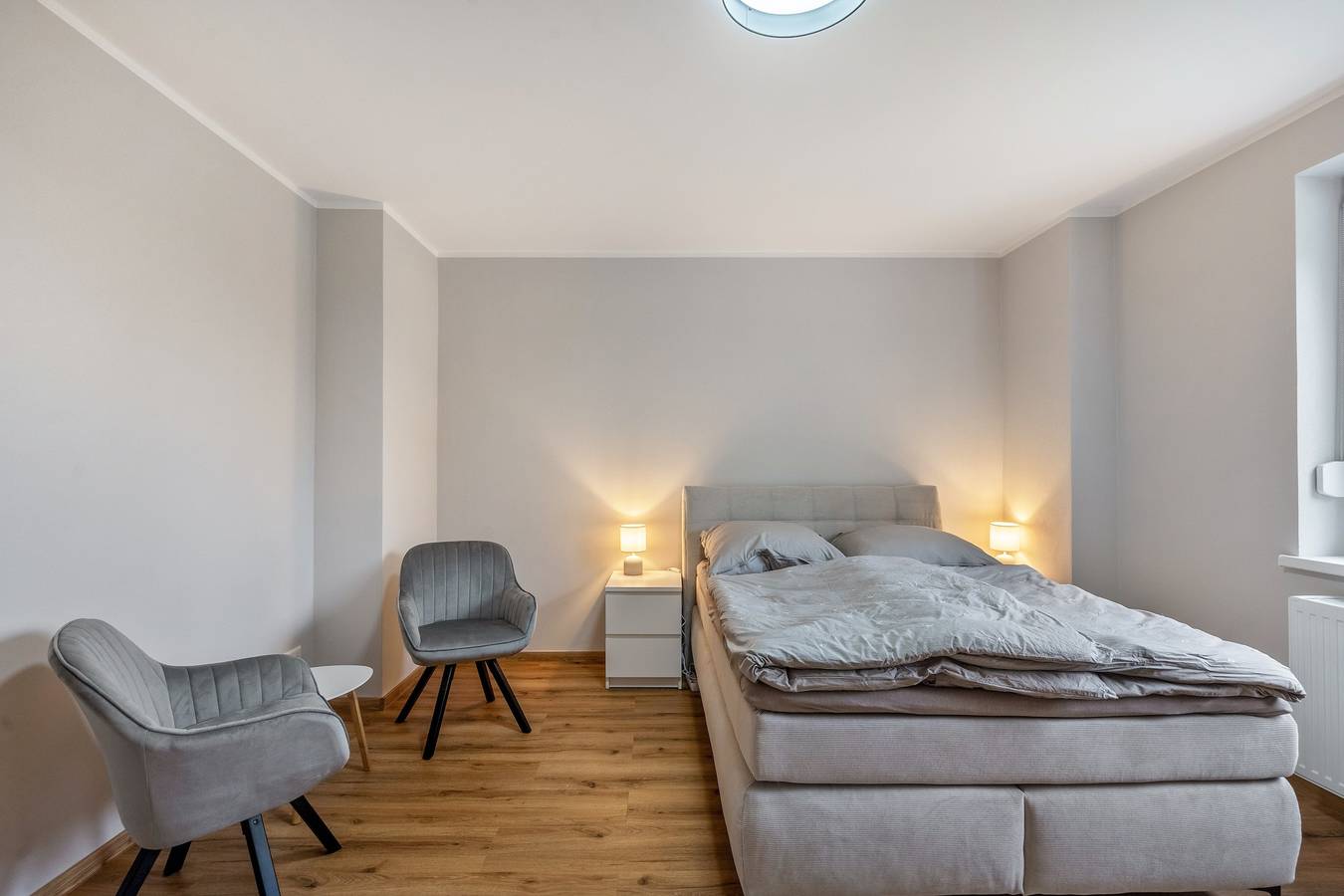 Zimmer 'Ferienzimmer Lupo' für Urlaubs- und Feriengäste mit gemeinsamer Terrasse und Küche in Görlitz, Oberlausitz-Niederschlesien