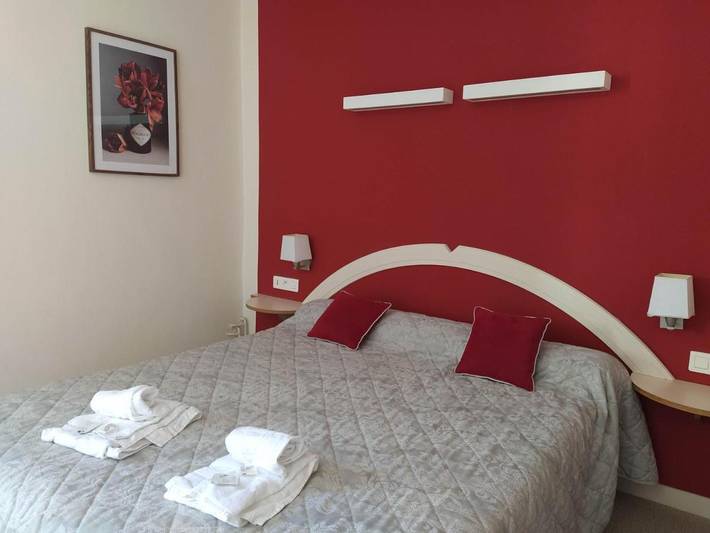 Hôtel pour 2 personnes, avec vue et terrasse à Orcival (Puy-de-Dôme) - 2