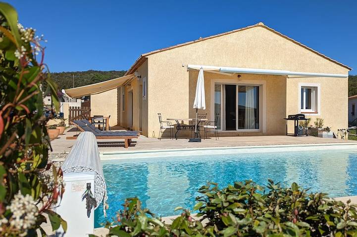 Location de vacances pour 6 personnes, avec jardin, animaux acceptés à Brue-Auriac