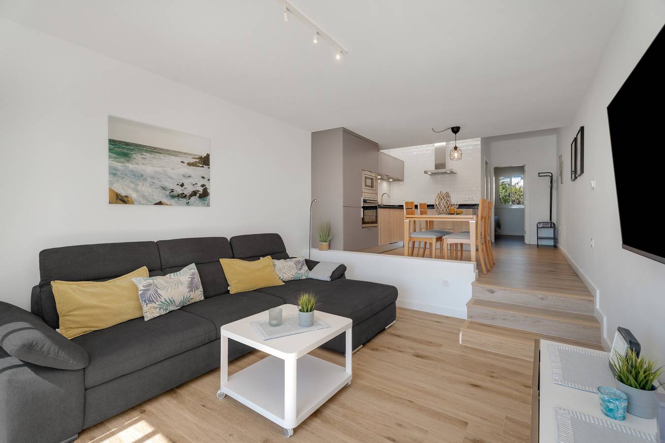Apartamento entero, Vacaciones 'Agua Y Sol I' con piscina compartida, terraza privada y Wi-Fi in Porís de Abona, Tenerife Sur