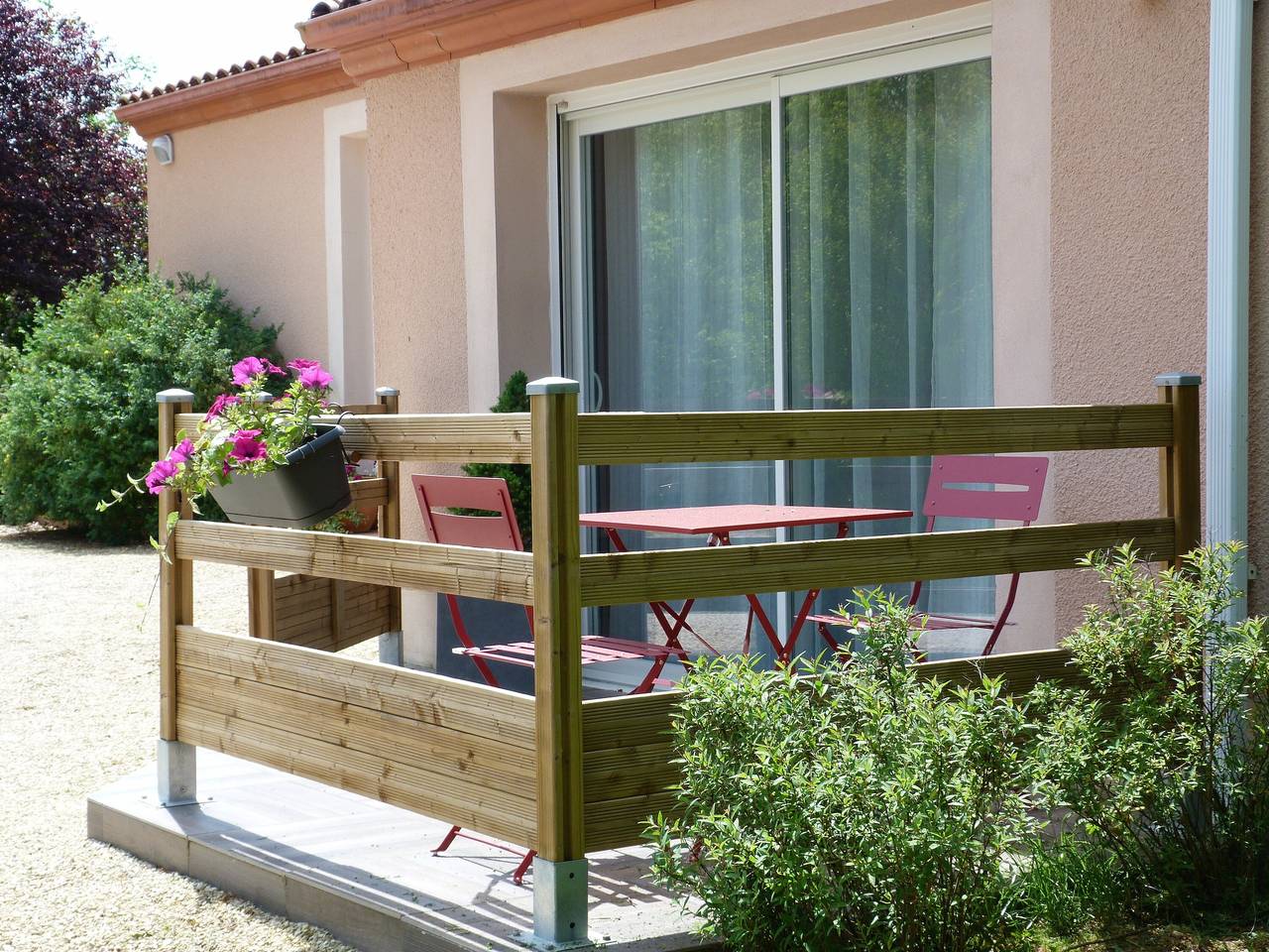 Guest Room "La Chambre Aux Oiseaux" with Private Terrace, Wi-Fi and Air Conditioning in Cayriech, Tarn-et-Garonne