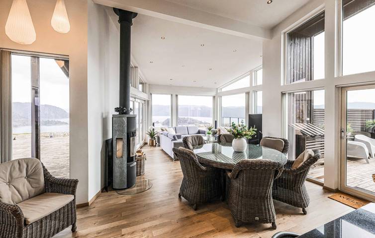 Ferienhaus für 8 Personen mit Terrasse in Lyngdal