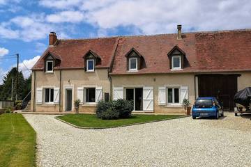 Gîte pour 10 personnes, avec jardin dans Lac de Chambon