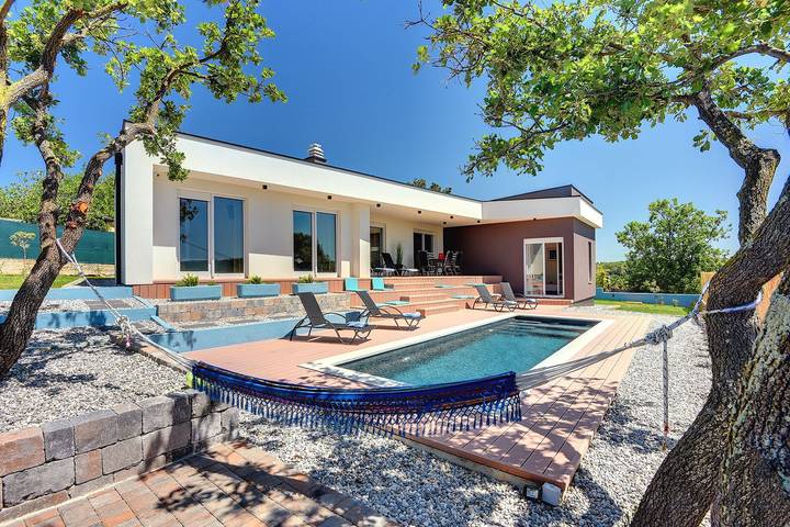 Ferienhaus für 8 Personen, mit Pool und Garten sowie Terrasse, mit Haustier in Medulin