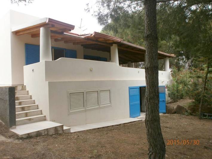 Location de vacances pour 8 personnes, avec bassin pour enfant et vue ainsi que jardin et piscine à Ustica - 3