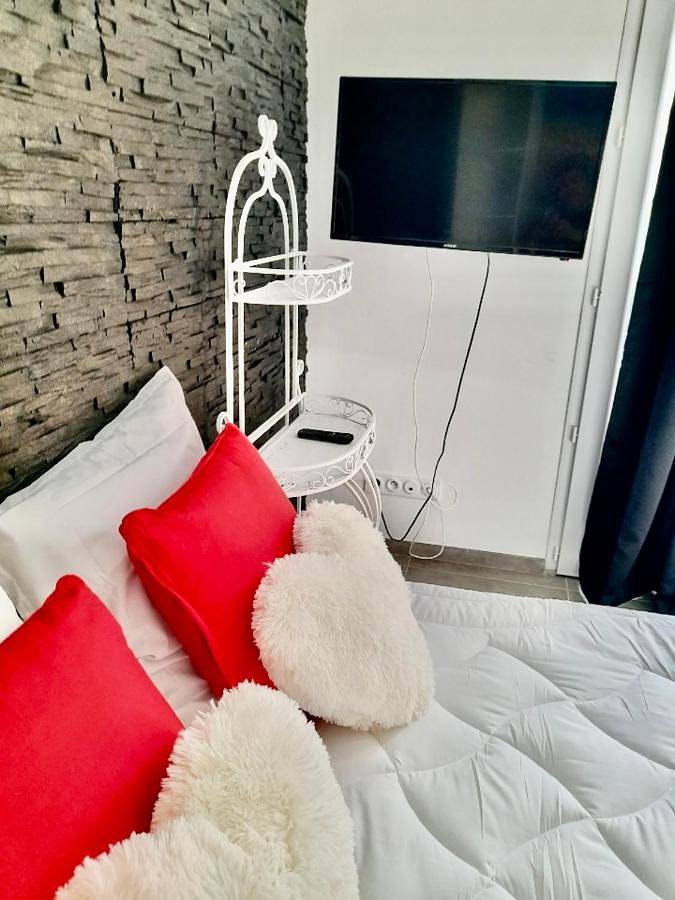 Gîte pour 2 personnes, avec vue et terrasse dans Montlegun - 2