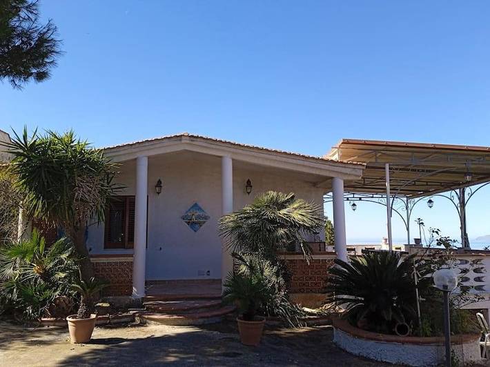 Casa vacanza per 8 persone, con panorama e giardino, con animali domestici - 1