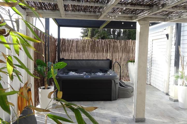 Maison de vacances pour 4 personnes, avec Jacuzzi ainsi que Terrasse et Jardin
