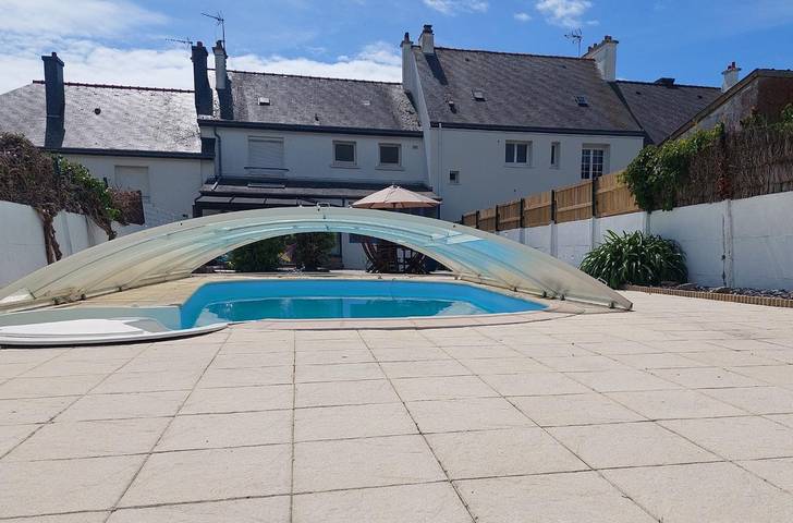 Gîte pour 6 personnes, avec terrasse ainsi que jardin et piscine à Étel - 4