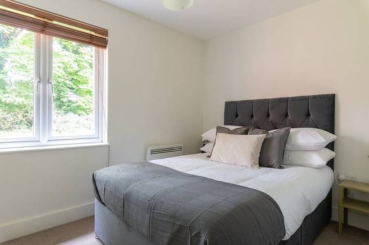 Appartement entier, Bright Fully Furnished Apartment/ 2 Parking Spaces in Crawley, Sussex de l'Ouest