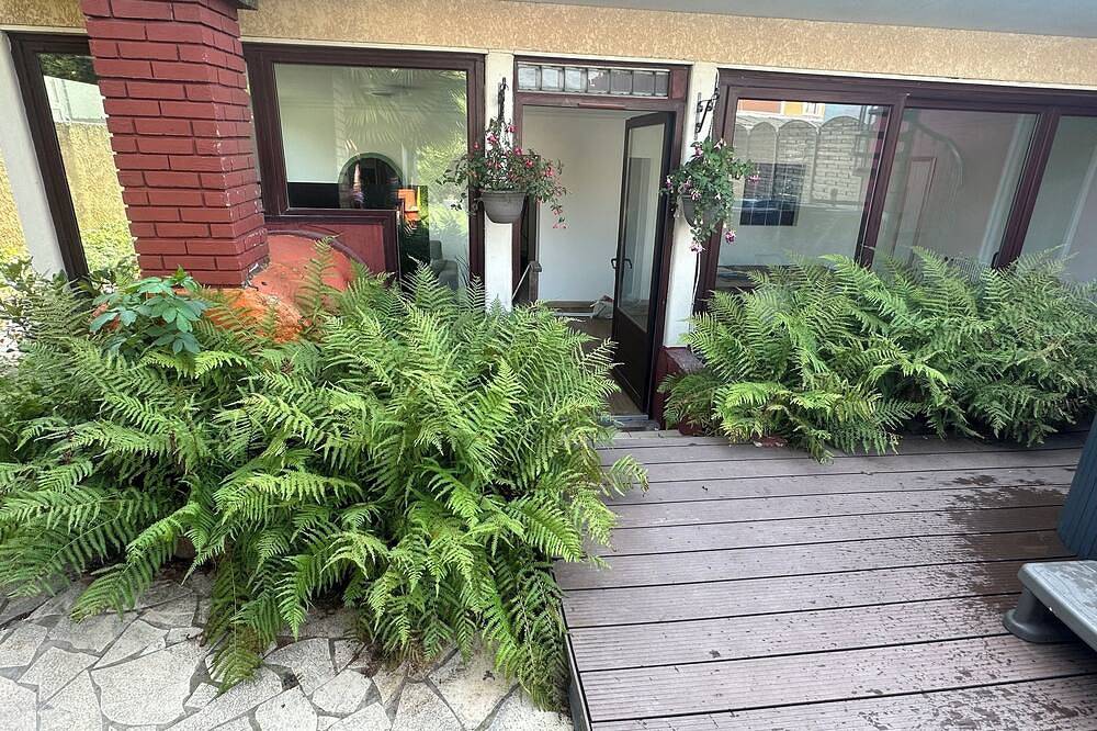 Apartamento entero, Fully equipped apartment 65 m2 + shared pool in Tremblay-en-France, Sena-Saint Denis
