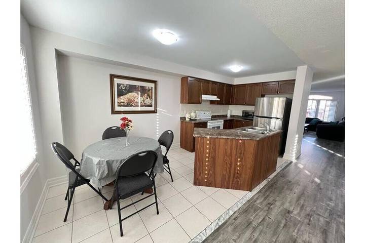 Vacation rental for 6 people, with yard in Mississauga