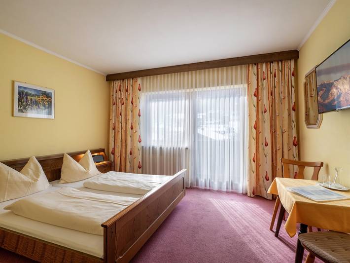 Doppelzimmer mit Bad/Dusche, Wc in Waidring, Chiemgauer Alpen