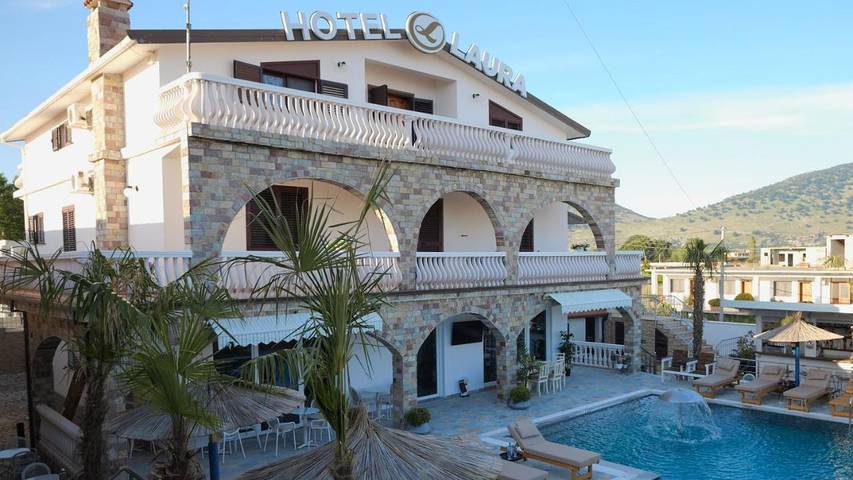 Hôtel pour 5 personnes, avec piscine ainsi que terrasse et jardin, animaux acceptés