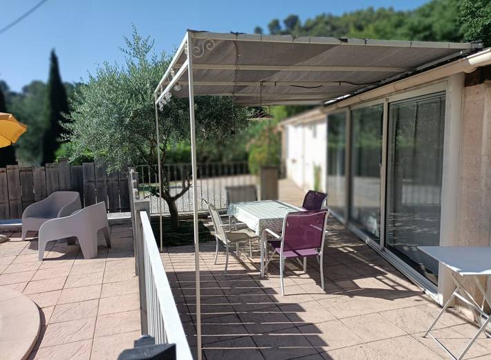 Gîte pour 4 personnes, avec jardin ainsi que terrasse et piscine dans les Bouches-du-Rhône - 4