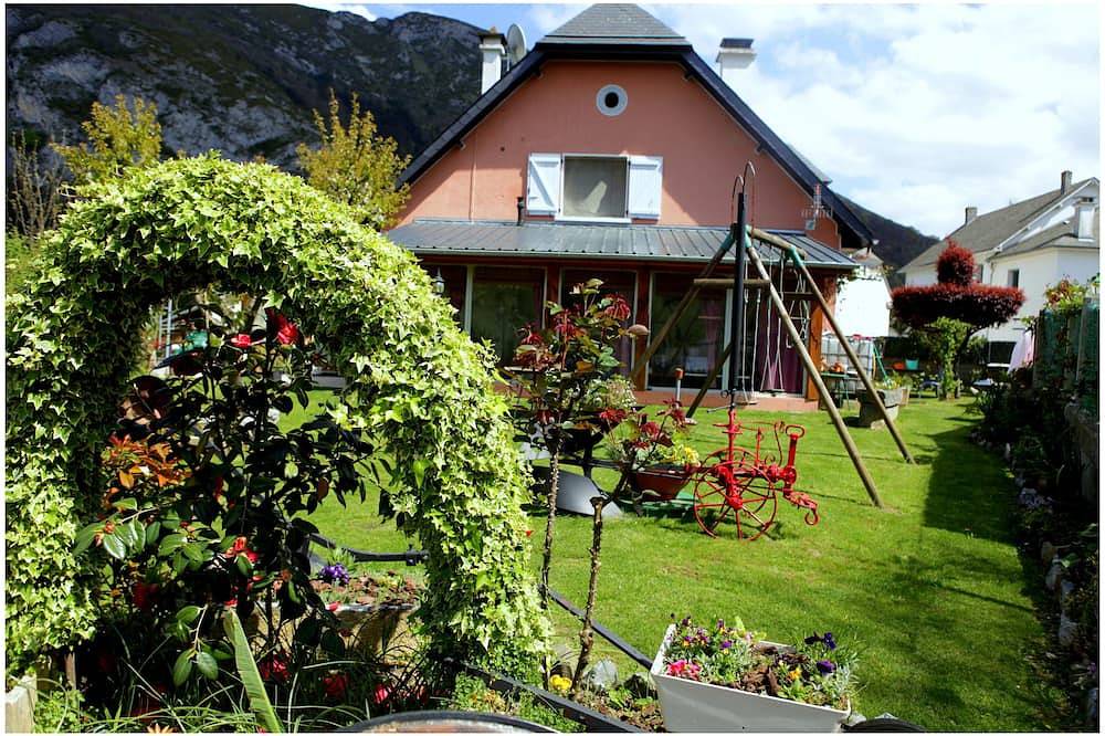 Appartement entier, Gîte \"le Béout\" : Aux Pieds Des Pyrénées, à 3km de Lourdes in Lourdes, Hautes-Pyrénées