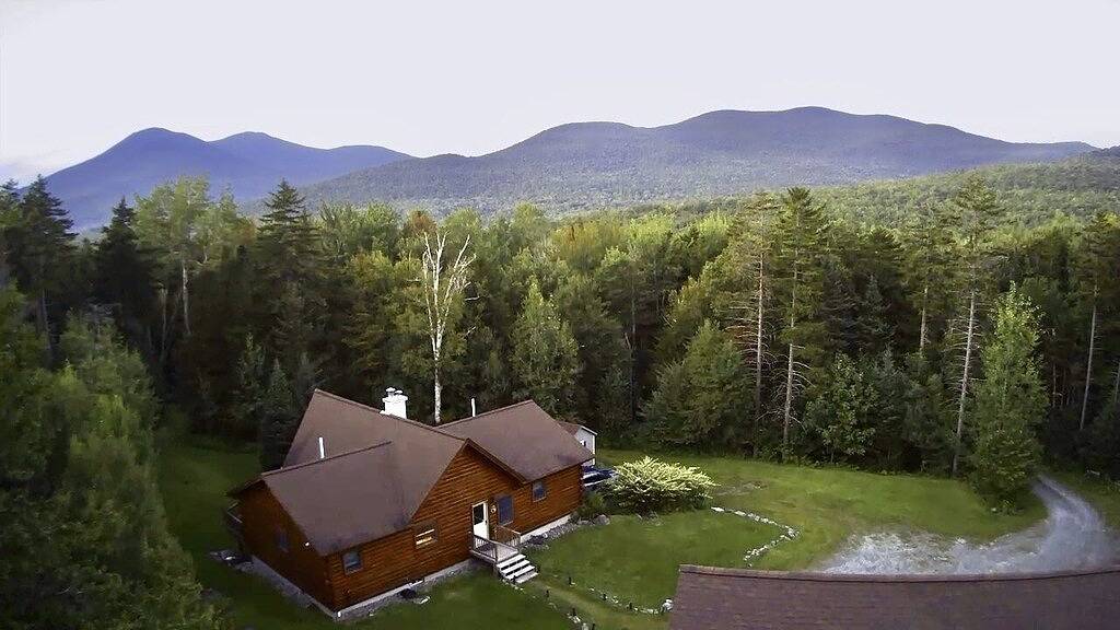 Cozy Vermont Log Cabin Chalet Only Minutes from Jay Peak in Jay Peak