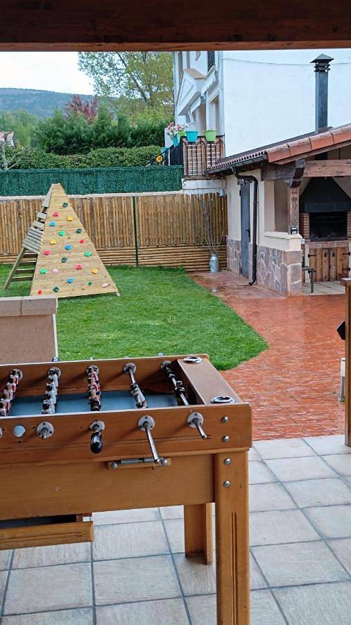 Casa rural para 12 personas, con jardín y piscina además de vistas al lago y vistas, Se admiten mascotas en Sotillo del Rincón - 2