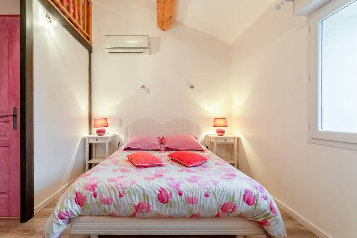 Camera "Laurier Rose" con piscina condivisa, Wi-Fi e aria condizionata in Piolenc, Vaucluse