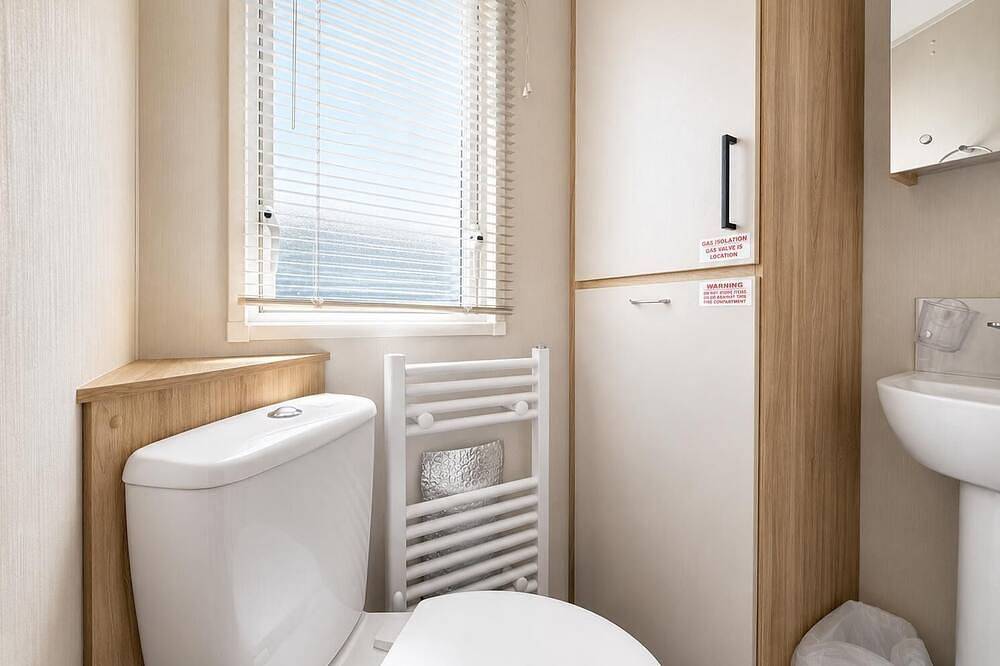 Stunning 6 berth caravan at Suffolk Sands Holiday Park in Felixstowe, Suffolk