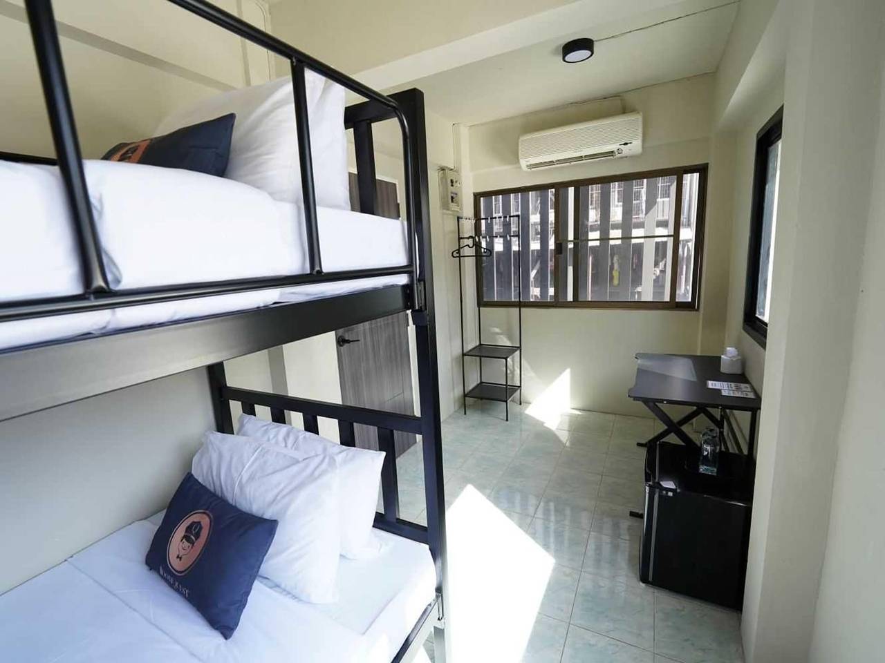 Moderner Twin Haven | Komfort im Herzen Huaikwang in Bangkok, Thailand