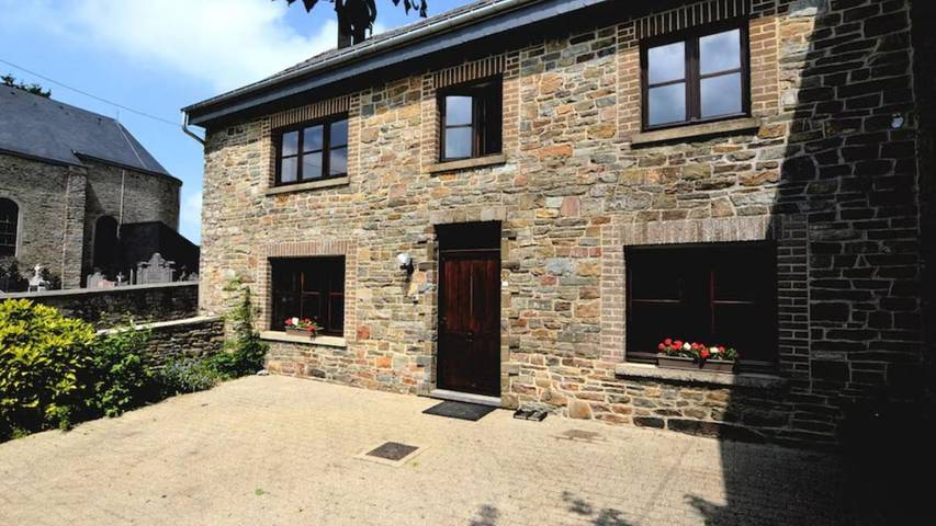 Location de vacances pour 9 personnes, avec vue ainsi que jardin et sauna, animaux acceptés dans Odeigne
