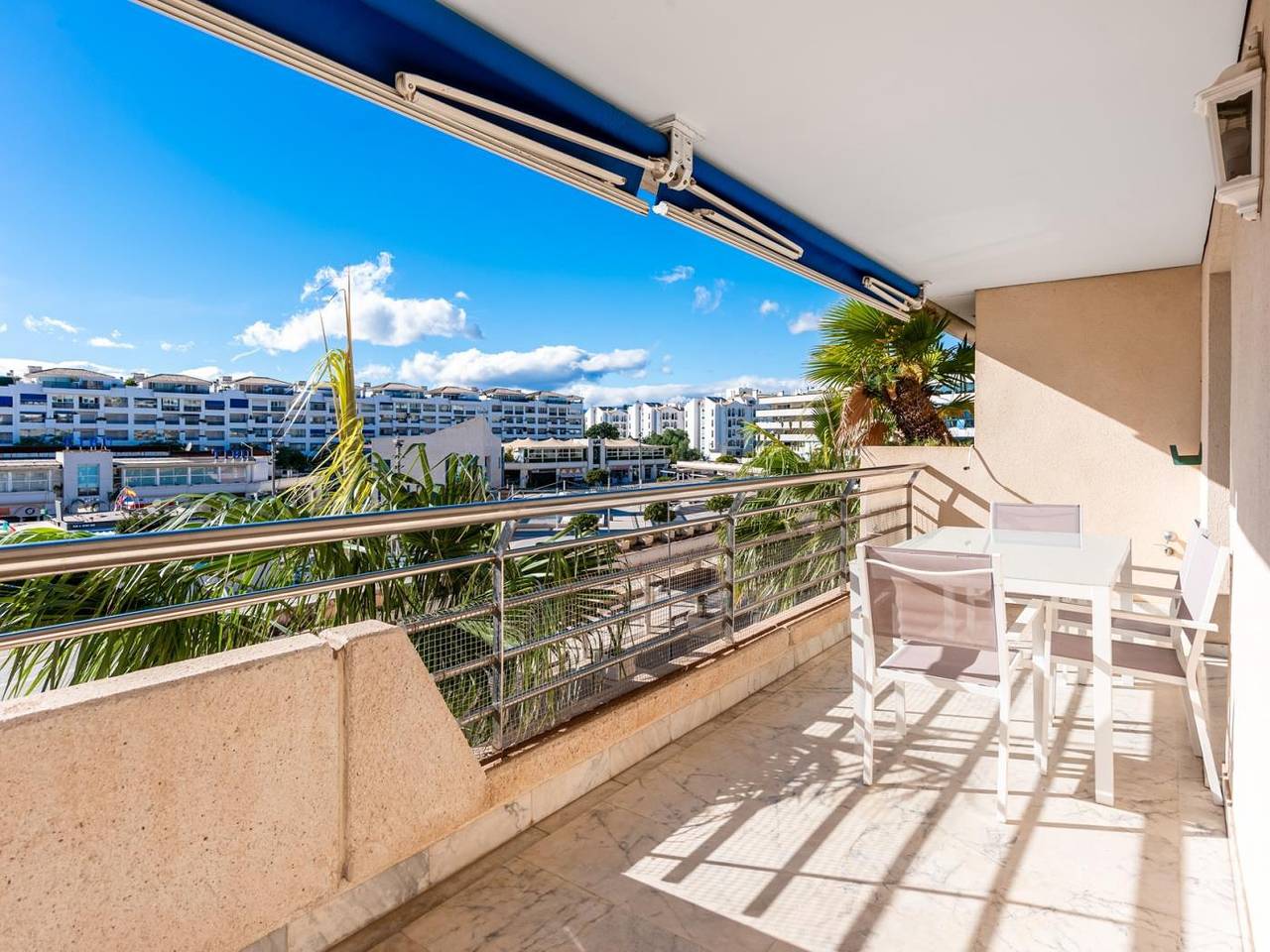 Entire vacation apartment, Apartment in Marina Banus for 6 people | 1-3F in Marbella West, Marbella