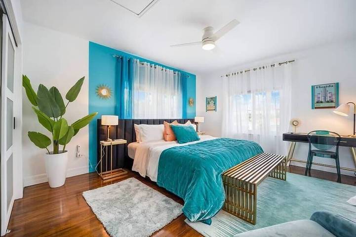 Bayfront Villa Heated Pool Amazing Views and Beach Access in North Bay Village, Florida
