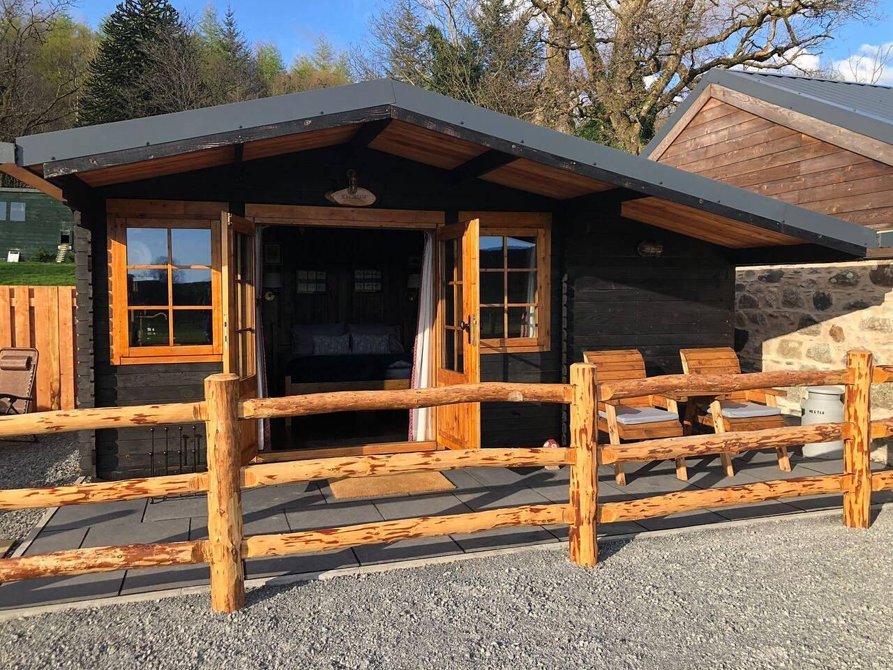 Bjælkehytte for 2 personer med terrasse in Dumfries and Galloway