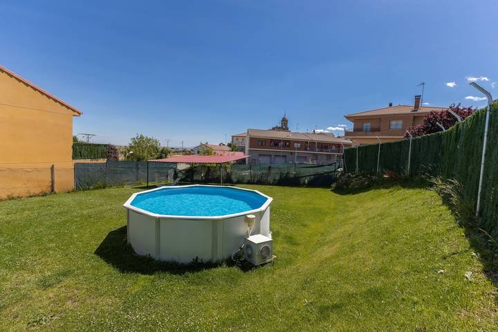 Urbanización para 23 personas, con Balcón además de Jacuzzi y Jardín en Provincia de Segovia - 3