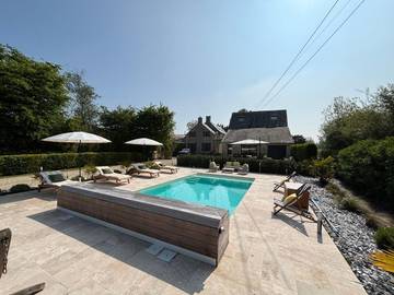 Gîte pour 6 personnes, avec jardin ainsi que piscine et jacuzzi, adapté aux familles dans Ellon