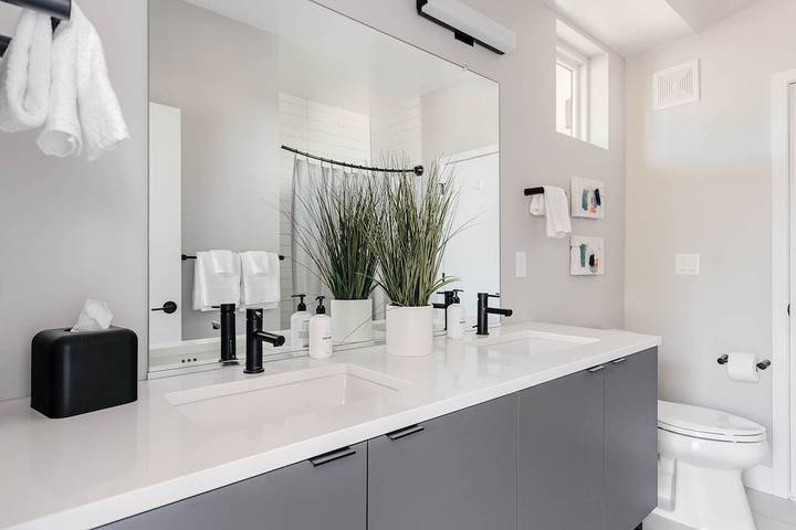 Vacation house for 8 people, with balcony and yard in Denver