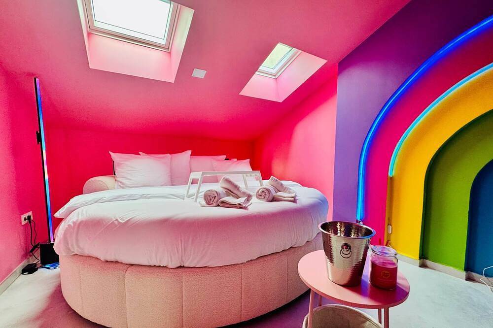 Appartement entier, Toi en couleurs — Ciel d’amour & Jacuzzi privatif in Verdun (Municipalité), Verdun
