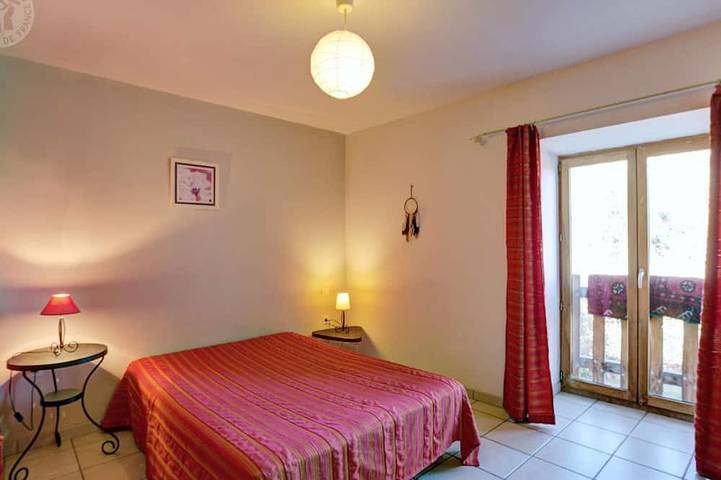 Gîte pour 13 personnes, avec terrasse, animaux acceptés à La Terrasse-sur-Dorlay - 2