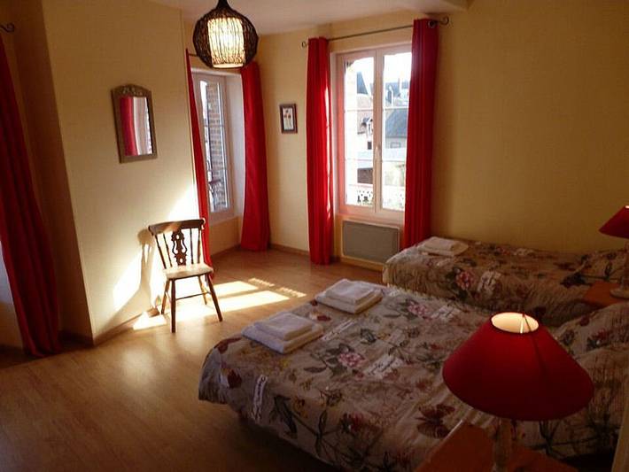 Gîte pour 8 personnes, avec jardin et terrasse, animaux acceptés à Saint-Fargeau - 3