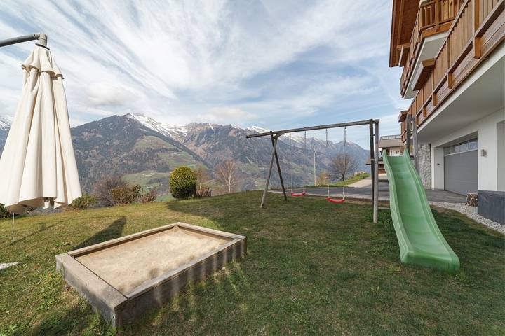 Apartamento entero, Apartamento 'Thymian' con vistas a la montaña, terraza privada y Wi-Fi in Verdins, Scena